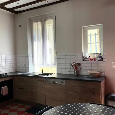 Prázdninový dům Charmante Maison T5 A 500m De La Avec Cour Privative, Wifi, Proche Commerces Et Menage Inclus - Fr-1-646-5